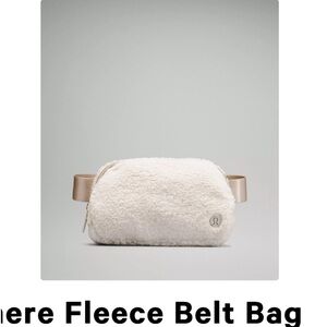 NEVER USED lululemon belt bag(fleece)
